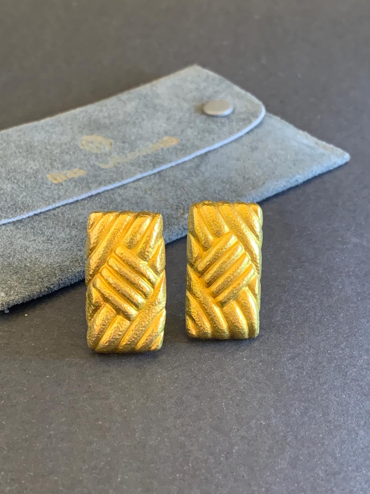 DD835B09-50DC-4A4C-A57F-C8F53BC17662