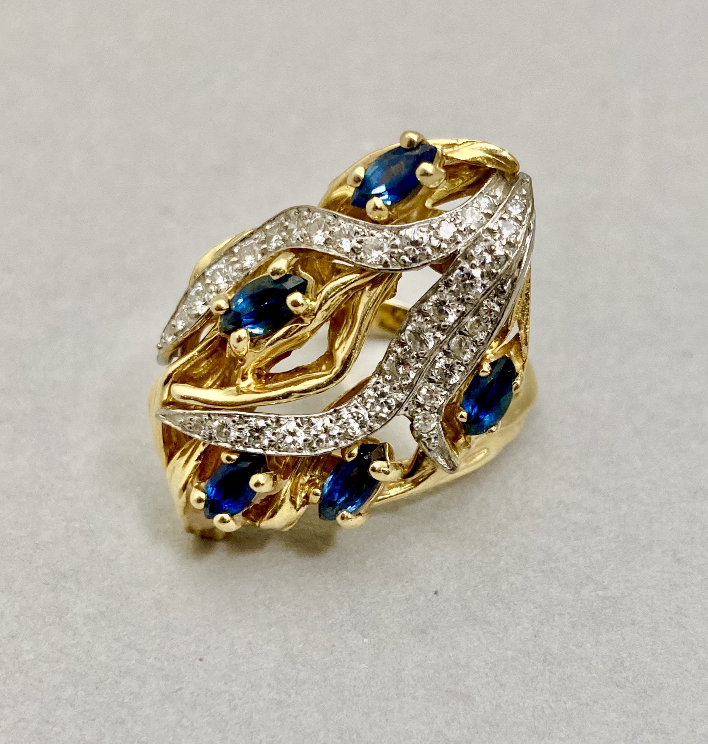 KUTCHINSKY 18K RING WITH DIAMONDS AND SAPHIRES,MARKED