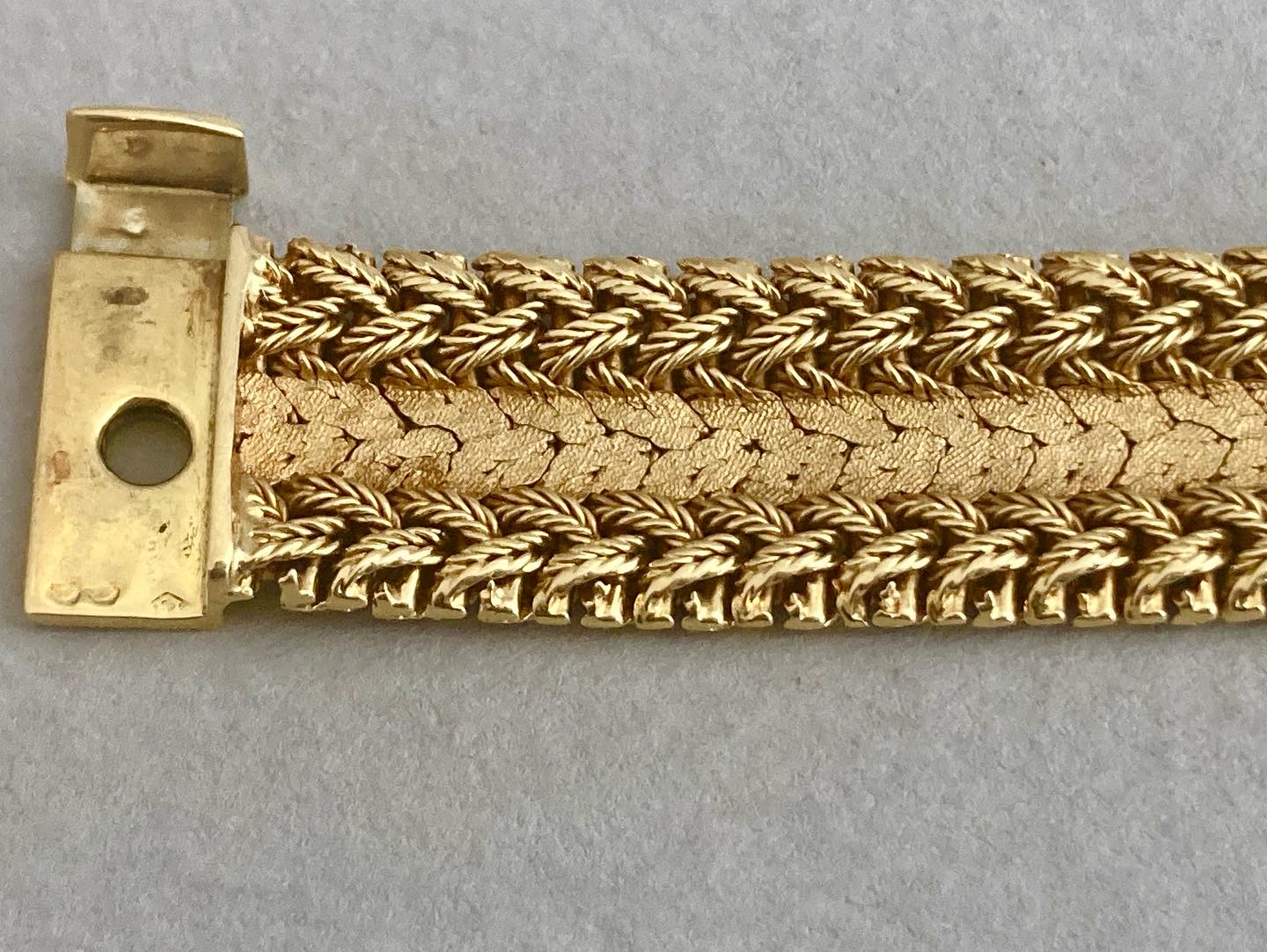 9CE728F1-755B-474C-9B04-CB31251CDB2A