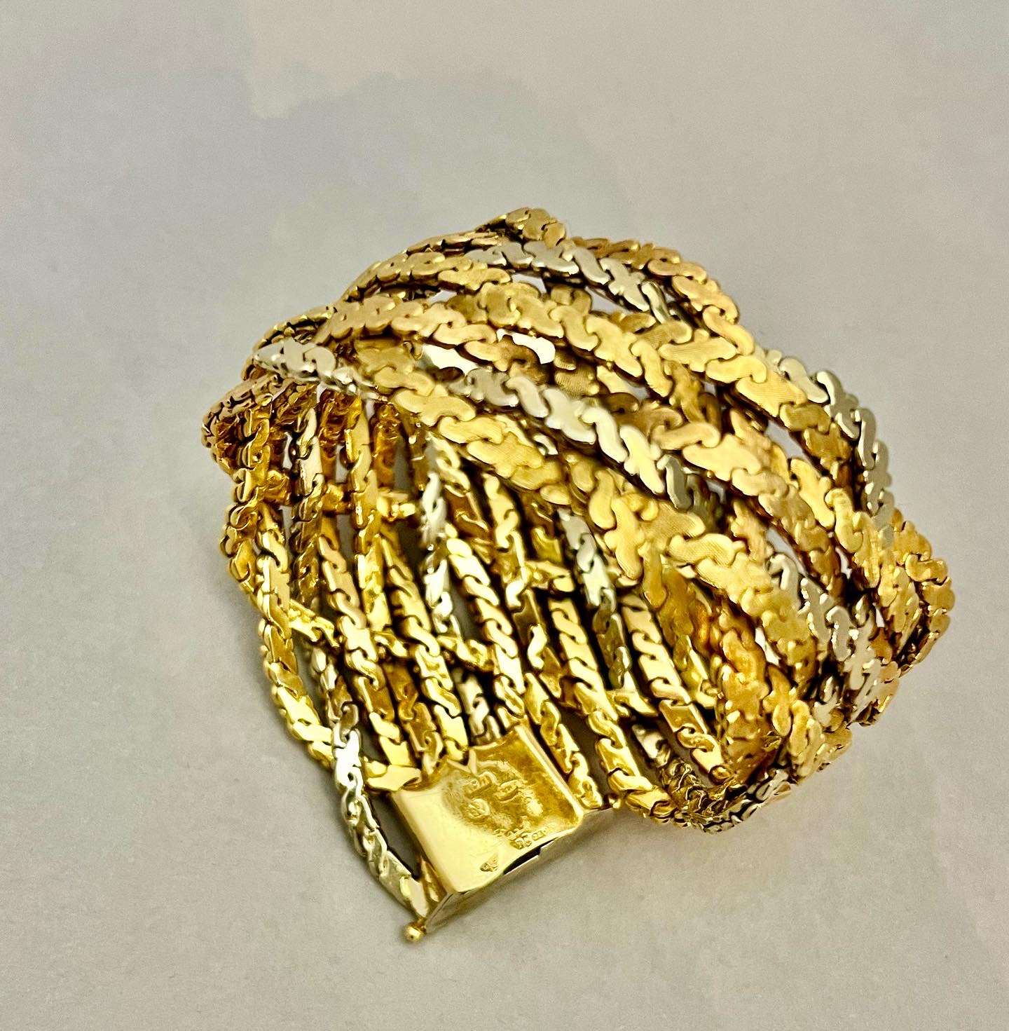 D96AF221-3593-4CE3-A8AD-CB2327A38573